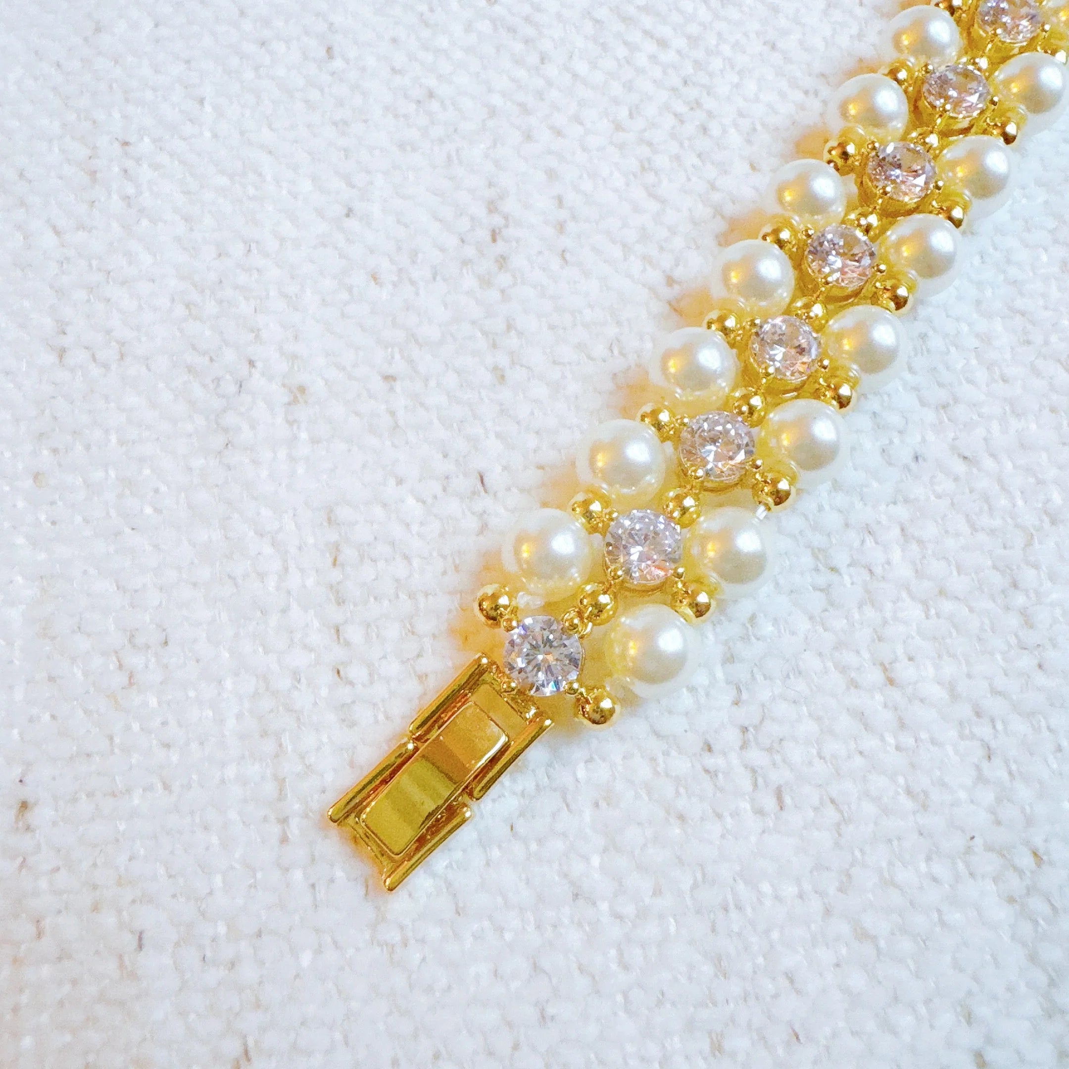 Elegance & Sparkle Bracelet: A Dazzling Accessory for Every Occasion