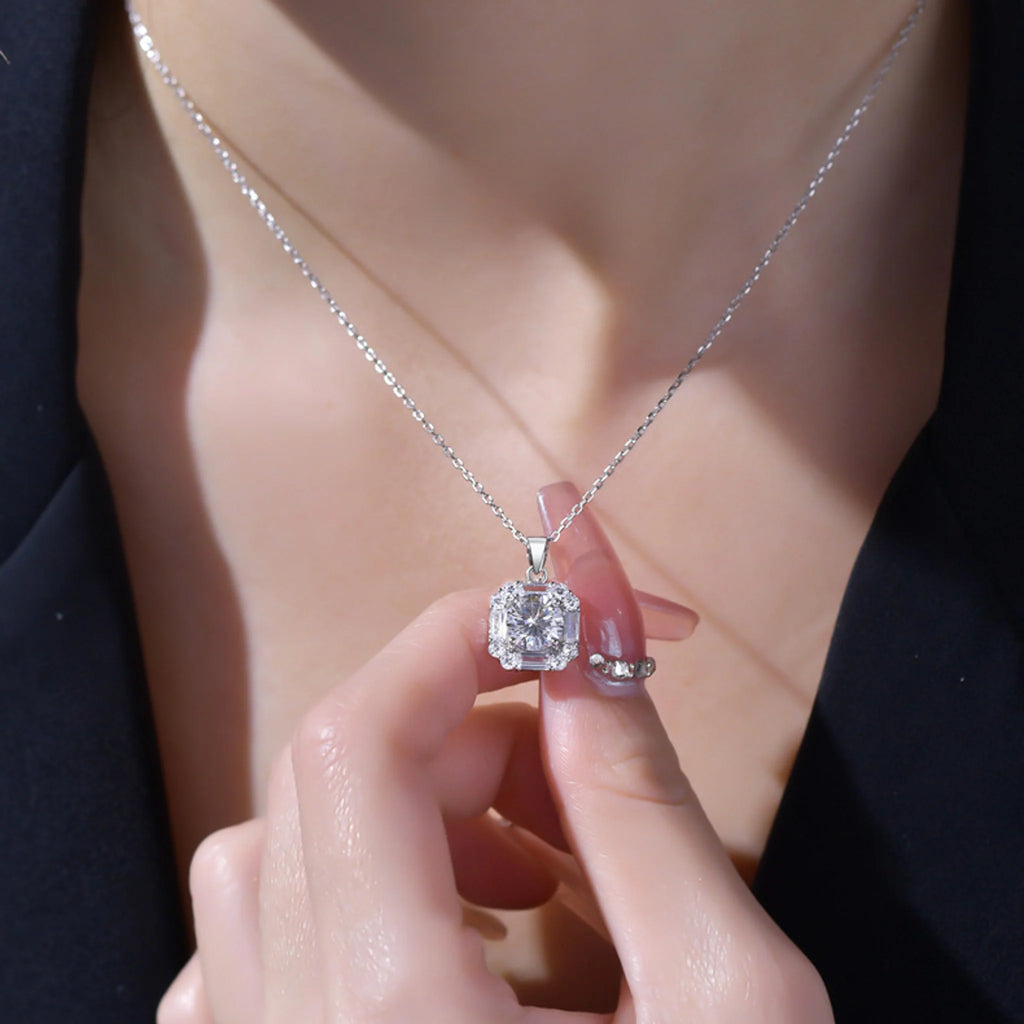 Stunning Round Brilliant Cut Diamond Necklace