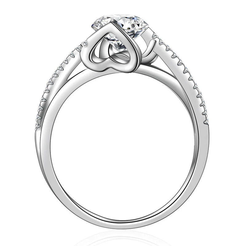 Stunning Round Brilliant Cut Zirconia Engagement Ring in 925 Sterling Silver