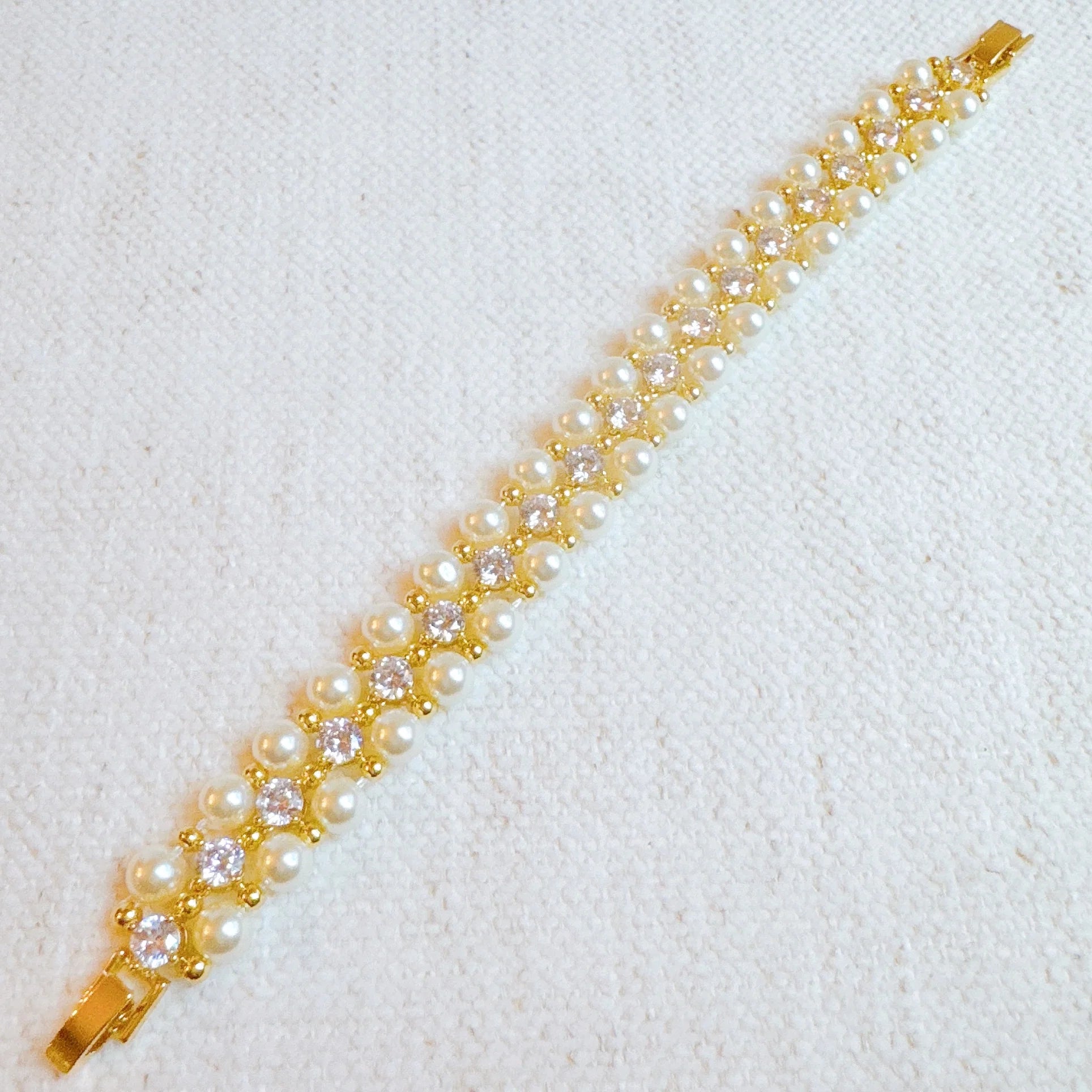 Elegance & Sparkle Bracelet: A Dazzling Accessory for Every Occasion