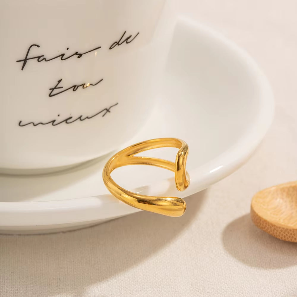 Stylish Waterproof Stainless Steel Geometric Wide Ring - Elegant Golden Jewelry for Women